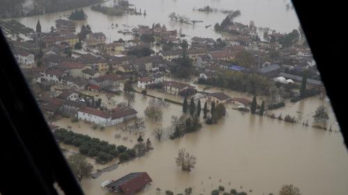 Versa sommersa vista dall'elicottero della Protezione civile